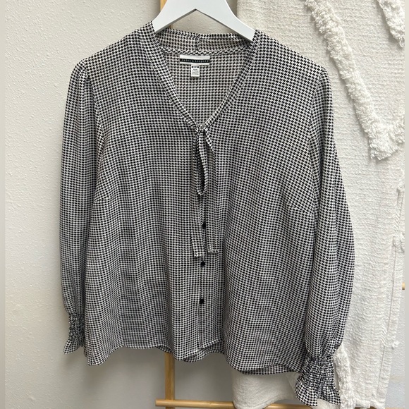 Black and white blouse - Picture 1 of 2